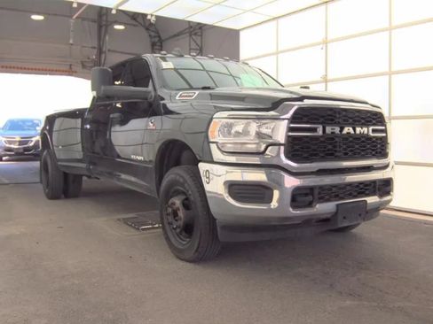 Used 2022 RAM 3500 Tradesman w/ Chrome Appearance Group AWD/4WD image 5