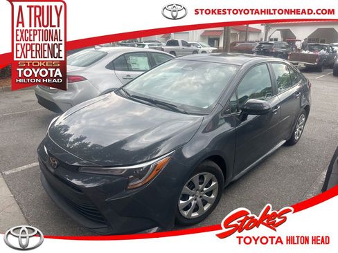 Certified 2025 Toyota Corolla LE FWD image 1