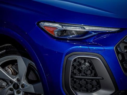 Certified 2025 Audi Q5 Premium Plus w/ Premium Plus image 3