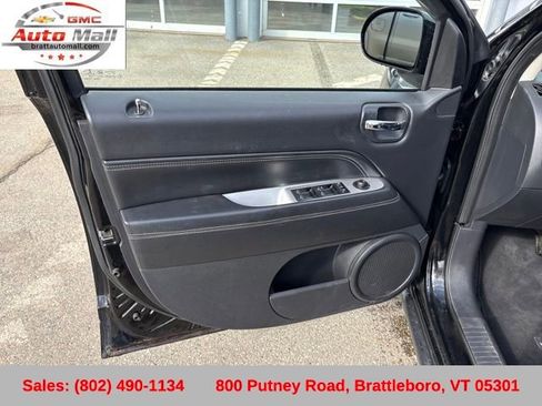 Used 2014 Jeep Compass Latitude w/ Sun/Sound Group image 11