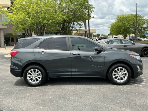Used 2021 Chevrolet Equinox LS w/ LS Convenience Package FWD image 2