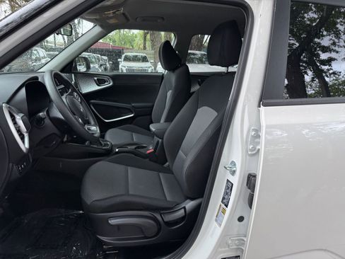 Used 2025 Kia Soul LX w/ LX Technology Package image 33