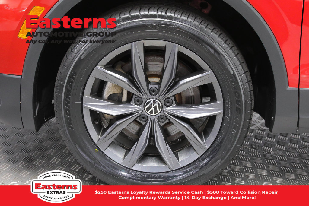 Used 2023 Volkswagen Tiguan SE AWD/4WD image 31