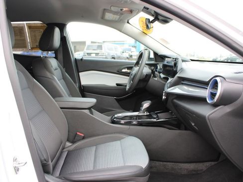 Used 2025 Chevrolet Trax LT image 26