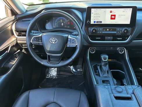 Used 2024 Toyota Grand Highlander XLE image 24