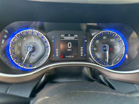 Used 2021 Chrysler Voyager LX FWD image 21