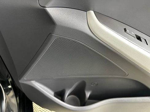 Used 2021 Hyundai Ioniq SE image 29