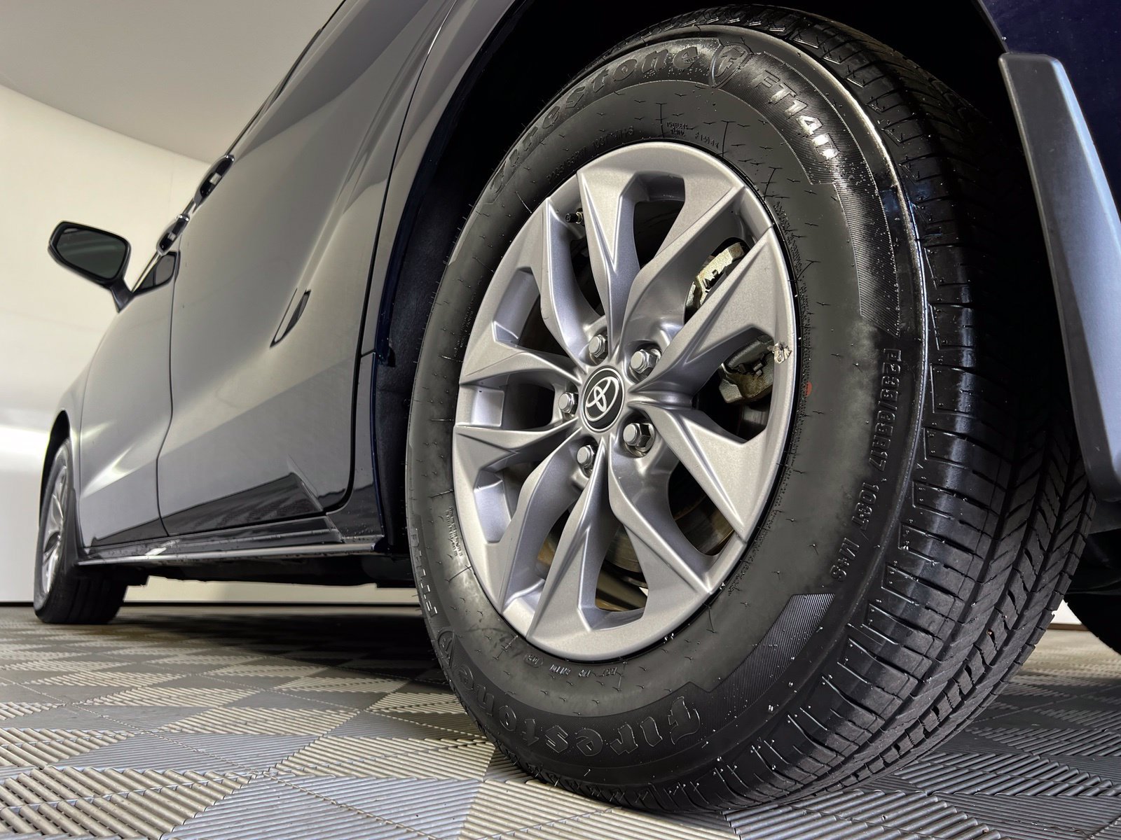 Certified 2025 Toyota Sienna XLE FWD image 26