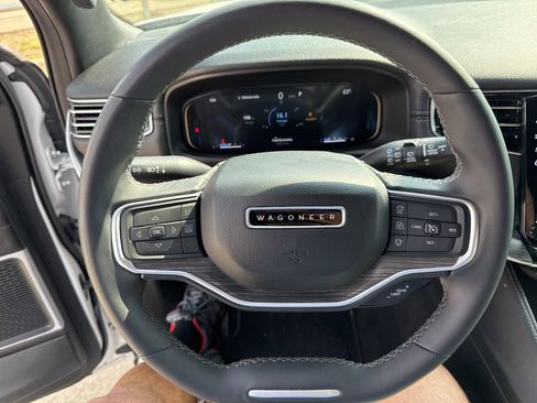 Used 2024 Jeep Wagoneer Series II image 21