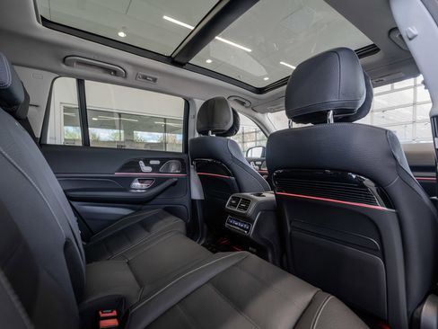 New 2026 Mercedes-Benz GLS 450 4MATIC image 28