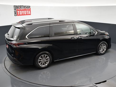 Used 2025 Toyota Sienna XLE w/ XLE Plus Package AWD/4WD image 24