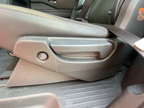 Used 2023 Nissan Pathfinder SL AWD/4WD image 36