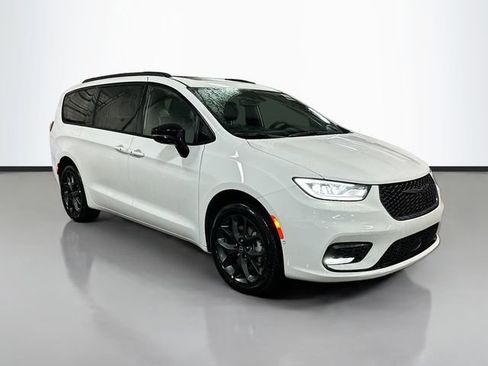 New 2026 Chrysler Pacifica Limited w/ S Appearance Package AWD/4WD image 3