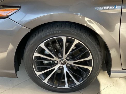 Used 2020 Toyota Camry SE w/ Carpet Mat Package FWD image 13