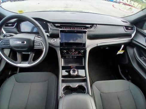 Certified 2025 Jeep Grand Cherokee L Laredo w/ Luxury Tech Group I AWD/4WD image 18
