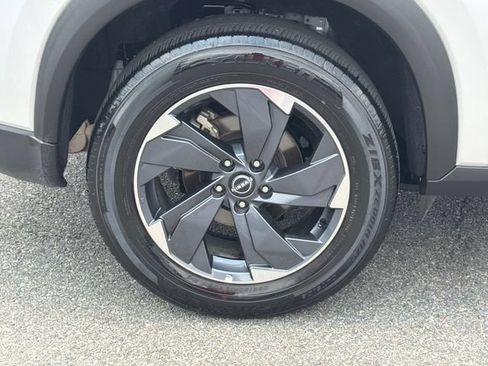 Used 2025 Nissan Rogue SV FWD image 17