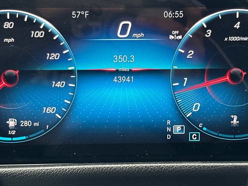 Used 2023 Mercedes-Benz GLB 250 4MATIC image 25