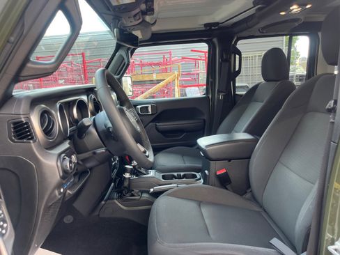 Used 2023 Jeep Wrangler Unlimited AWD/4WD image 12