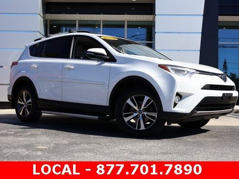 Used 2018 Toyota RAV4 XLE image 2