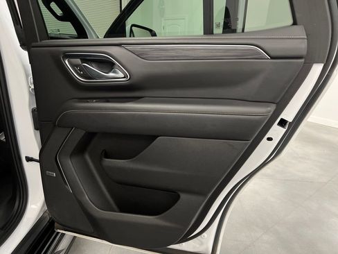 Used 2023 GMC Yukon SLT image 32