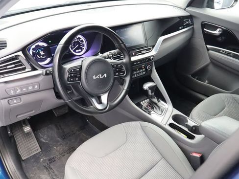 Used 2022 Kia Niro LXS FWD image 16