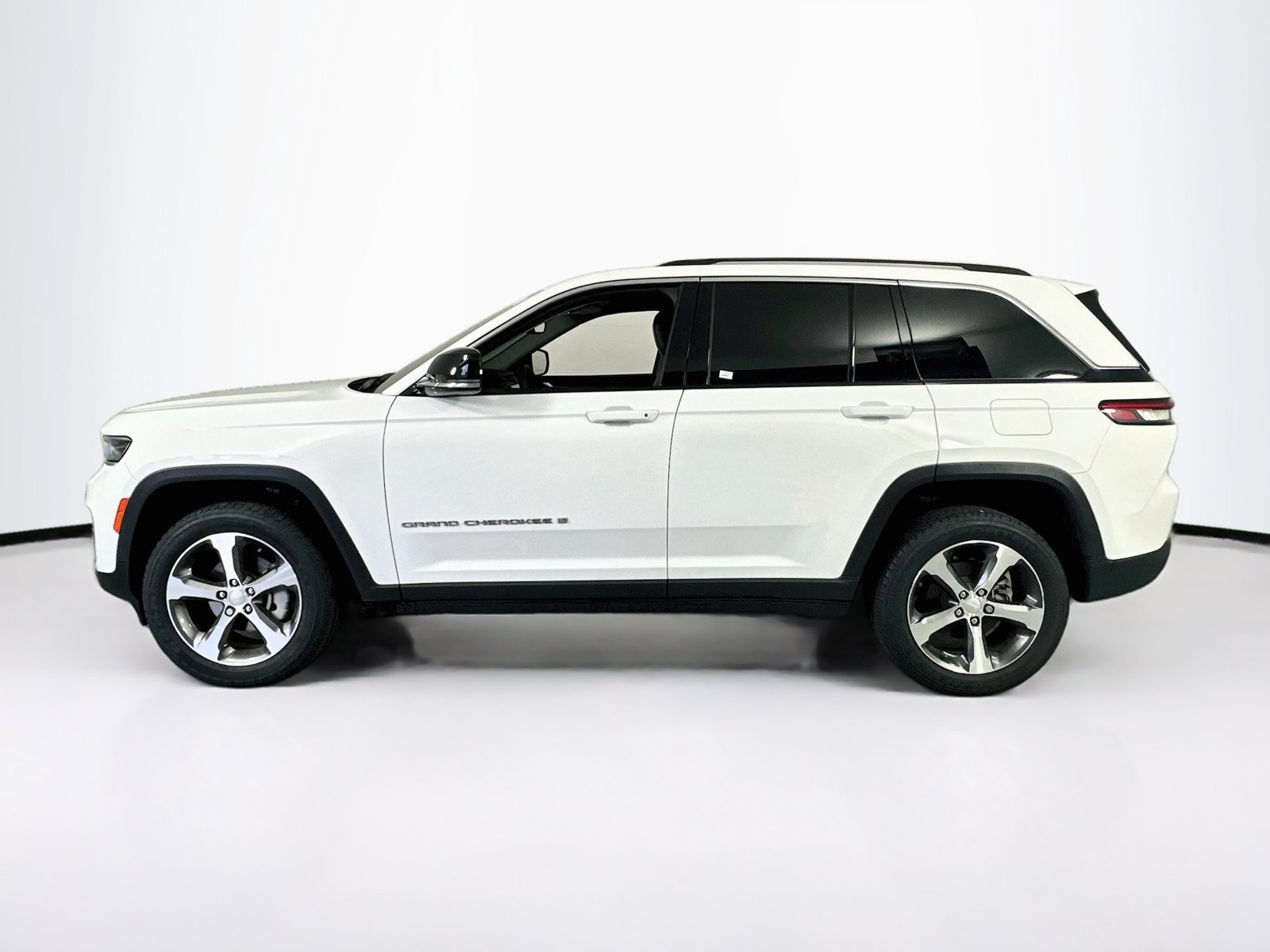 Used 2023 Jeep Grand Cherokee Limited RWD image 8