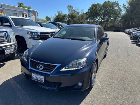 Used 2011 Lexus IS 250 w/ Premium Pkg Value Edition RWD image 2