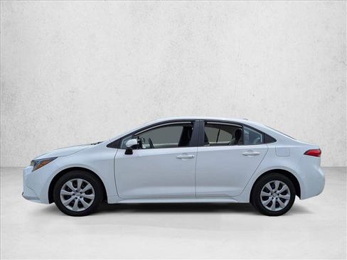 Used 2024 Toyota Corolla LE image 2