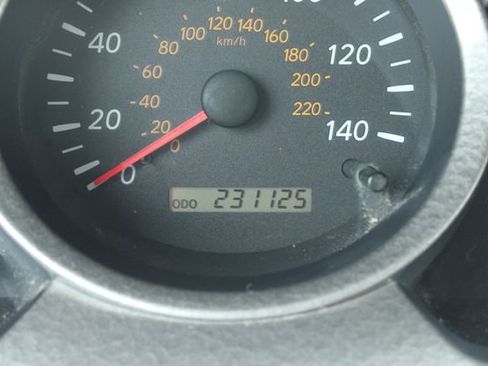 Used 2001 Toyota Highlander 2WD w/ Quick-Order Pkg image 23