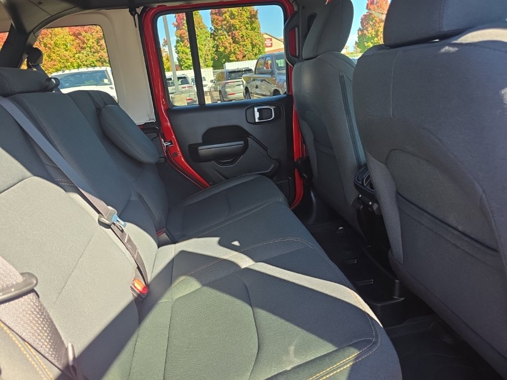 Used 2024 Jeep Wrangler Unlimited AWD/4WD image 11