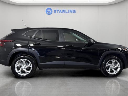Used 2024 Chevrolet Trax LS w/ LS Convenience Package image 11