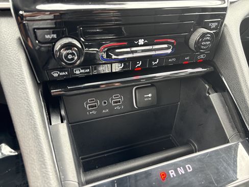 Used 2023 Jeep Grand Cherokee L Laredo AWD/4WD image 28
