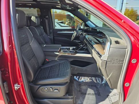 New 2026 Cadillac Escalade Platinum Luxury AWD/4WD image 11