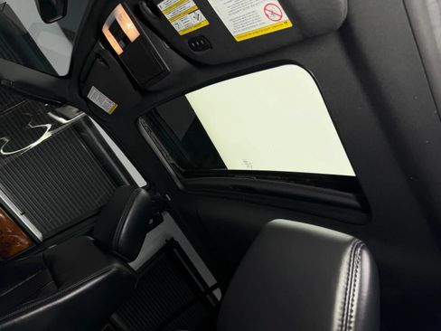 Used 2017 Lincoln Navigator L Select RWD image 32