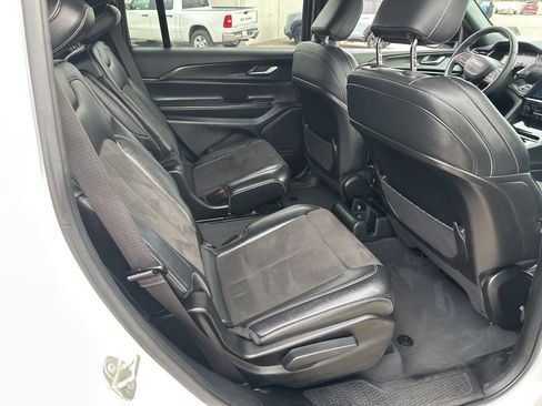 Used 2023 Jeep Grand Cherokee L Laredo image 22