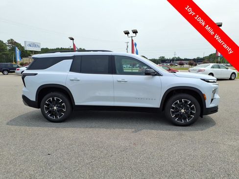 New 2026 Chevrolet Traverse LT w/ Sun and Wheel Package FWD image 6