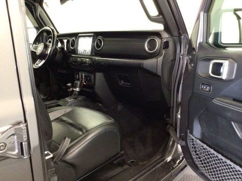 Used 2018 Jeep Wrangler Unlimited Sahara AWD/4WD image 11