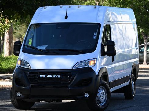 Used 2023 RAM ProMaster 2500 w/ Safety Group FWD image 1