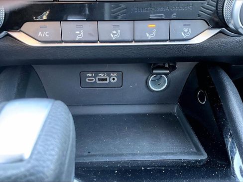 Used 2024 Nissan Altima 2.5 SV image 16