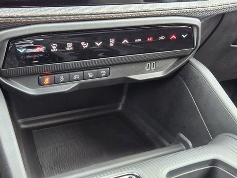 New 2026 Jeep Cherokee Overland w/ Trailer Tow Group AWD/4WD image 11