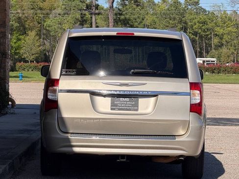 Used 2015 Chrysler Town & Country Touring w/ Driver Convenience Group image 7