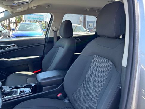 Used 2025 Kia Sportage LX FWD image 27