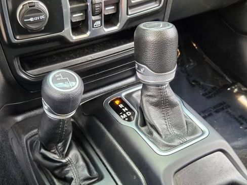 Used 2022 Jeep Gladiator Sport AWD/4WD image 18