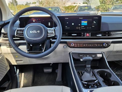 New 2025 Kia Carnival SX Prestige image 13
