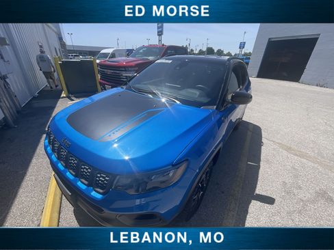Used 2025 Jeep Compass Trailhawk AWD/4WD image 19