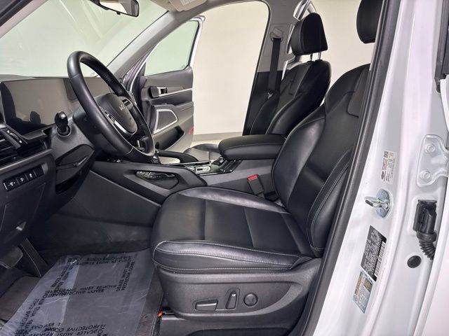 Used 2023 Kia Telluride S AWD/4WD image 14