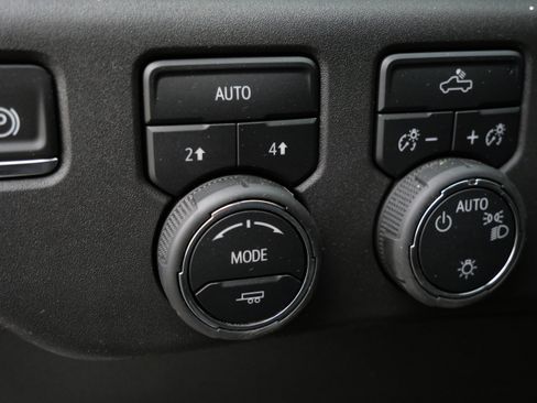 Used 2025 Chevrolet Silverado 1500 LT w/ LPO, Liner Protection Package AWD/4WD image 27