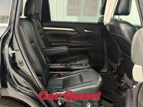 Used 2019 Toyota Highlander XLE w/ Preferred Accessory Package AWD/4WD image 17