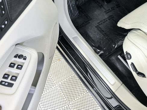 Used 2023 Volvo XC60 B5 Ultimate w/ Climate Package FWD image 10