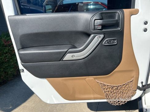 Used 2017 Jeep Wrangler Unlimited Rubicon image 18